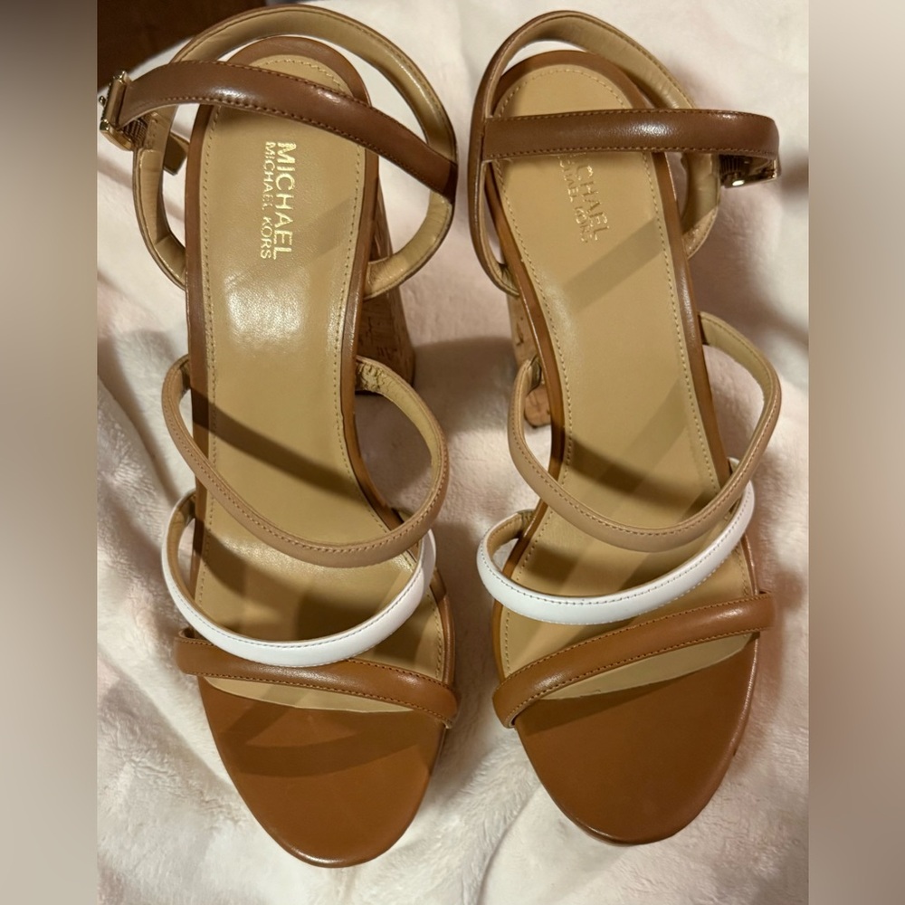 New-Michael Kors Tan and White Strappy Sandals